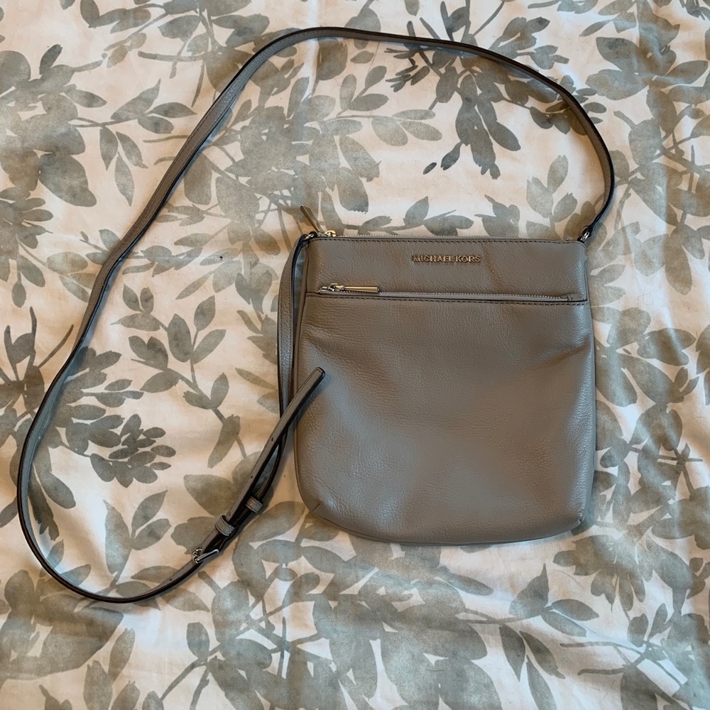 Michael Kors Riley Pebble crossbody bag Used once!